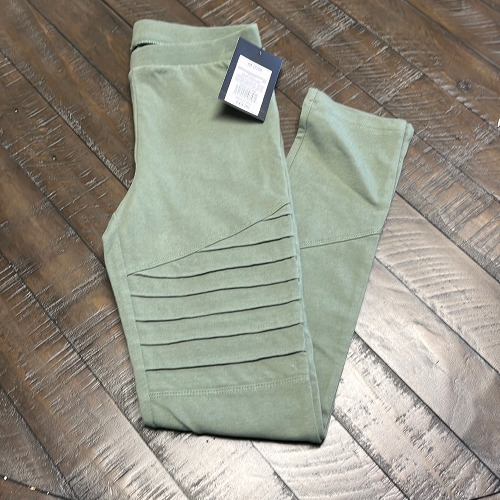 Girls leggings. NWT